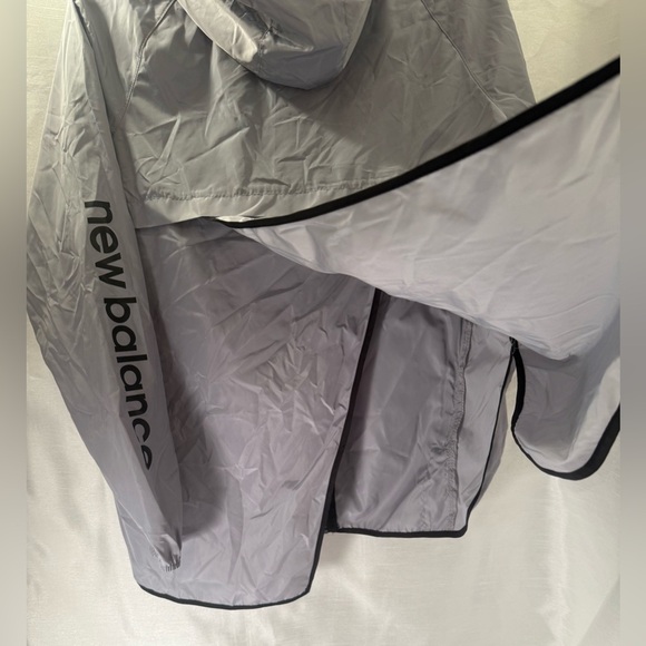 New Balance Men's Medium Black White Hooded Full Zip Rain Jacket Windbreaker - Picture 5 of 7